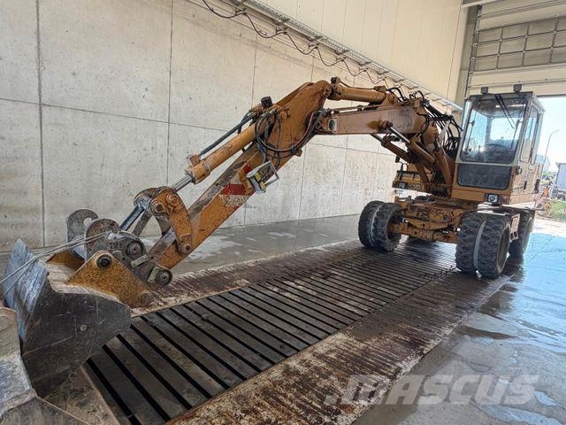 Liebherr A 900 Bagri na kolesih