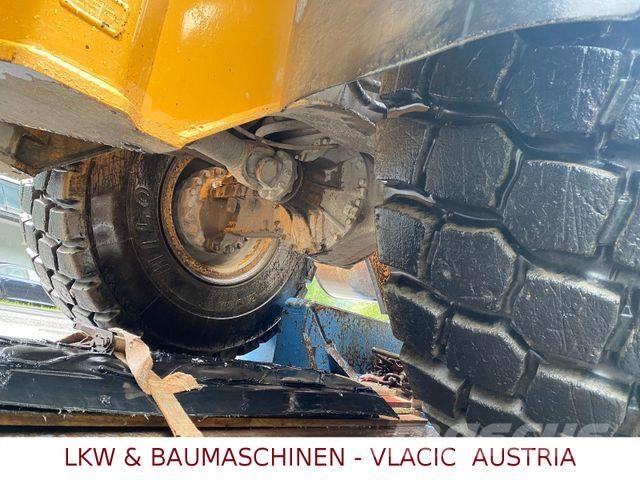 Liebherr L 556 لوادر بعجل