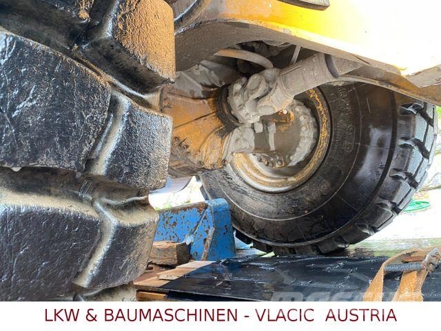 Liebherr L 556 لوادر بعجل
