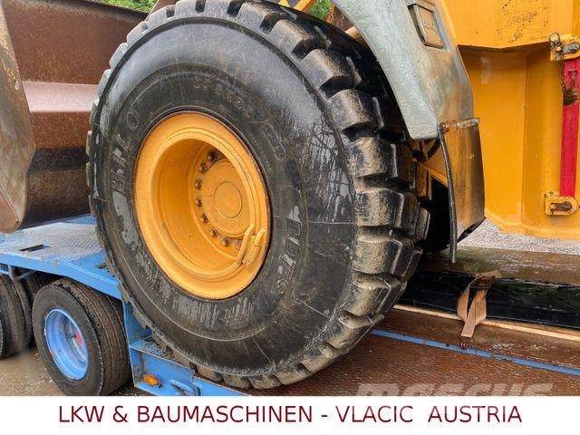 Liebherr L 556 لوادر بعجل
