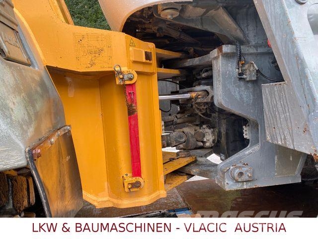 Liebherr L 556 لوادر بعجل