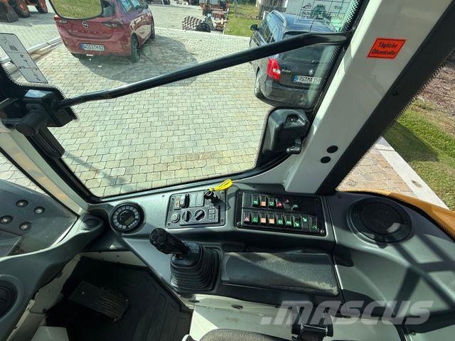 Liebherr L506 Compact Wheel loaders