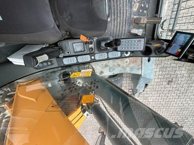 Liebherr LH 24 Litronic mit Abbruch- / Sortiergreifer حفارات بعجل