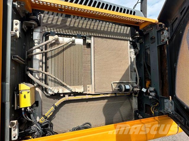 Liebherr R 936 حفارات زحافة