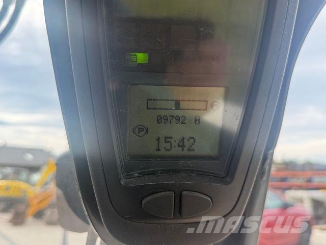 Linde E15-01 Hubhöhe 5,5m, Seitenschieber Elektrostapler