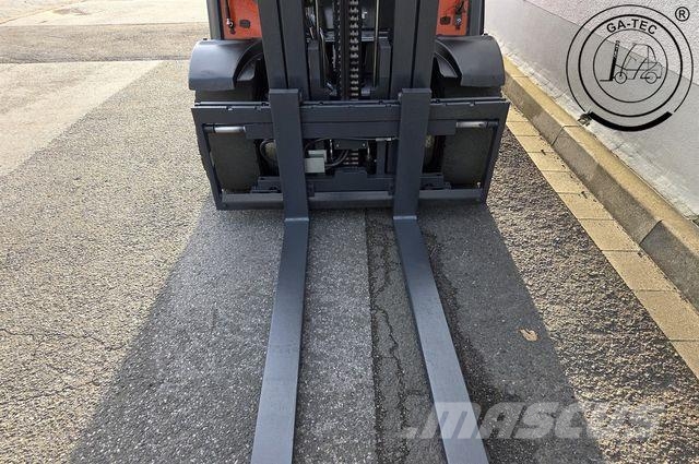 Linde H30T Nestekaasutrukit