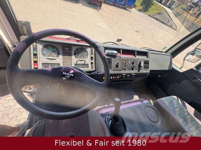 MAN 18.225 4x4,Penz Kran9.79+Greifer,T03-2027,231tkm Transporte de madera
