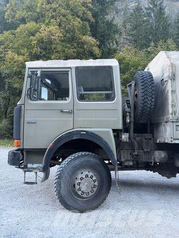 MAN 19.281 4X4 FAHRSCHULE 128000 KILOMETER 2 STÜCK Caminhões com cortinas laterais
