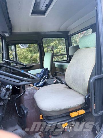 MAN 19.281 4X4 FAHRSCHULE 128000 KILOMETER 2 STÜCK Caminhões com cortinas laterais