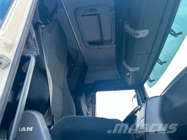 MAN 26.480 Abroller mit HMF 2620 Kran 6x2 起重機卡車