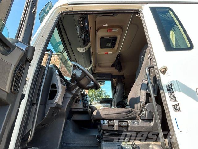 MAN 26.500 TGX HMF 4020 6x Hydrl.+4 JIB Bj 2021 Kran Kranwagen