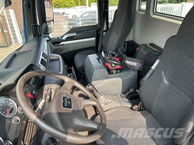 MAN 28.400 Dachdeckerkran PK 40001 28 Meter 6x4-4 Nosturiautot