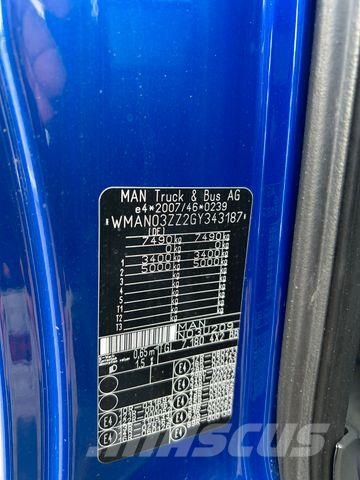 MAN 7.180 mit Böcker Dachdeckerkran bis 37 m 37-4000 Kranwagen