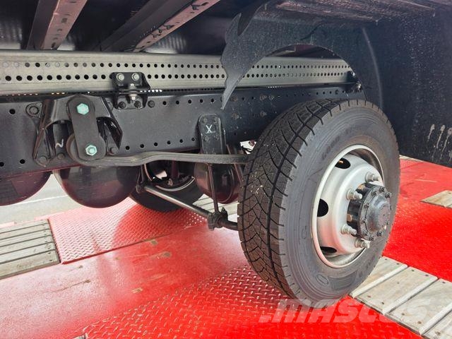 MAN 8.220 Camiones con chasís y cabina