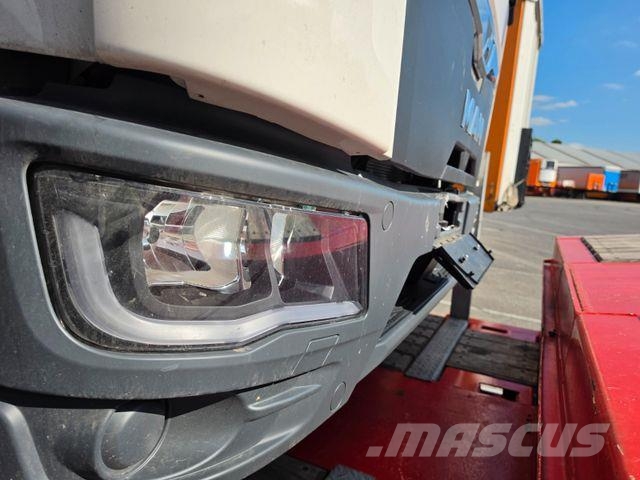 MAN 8.220 Camiones con chasís y cabina