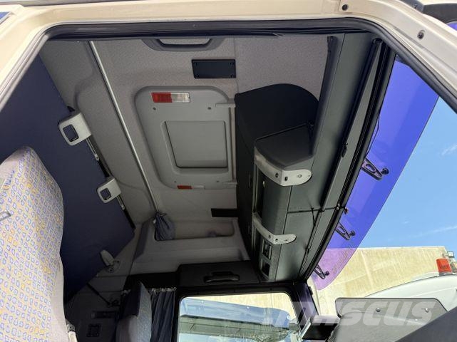 MAN TGA 18.360 / Steyr 18S36 Rotes Kreuz Camion ampliroll