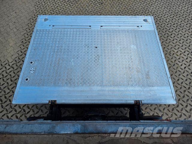 MAN TGL 12.220 4X2 BL / Ladebordwand Camiões de caixa fechada