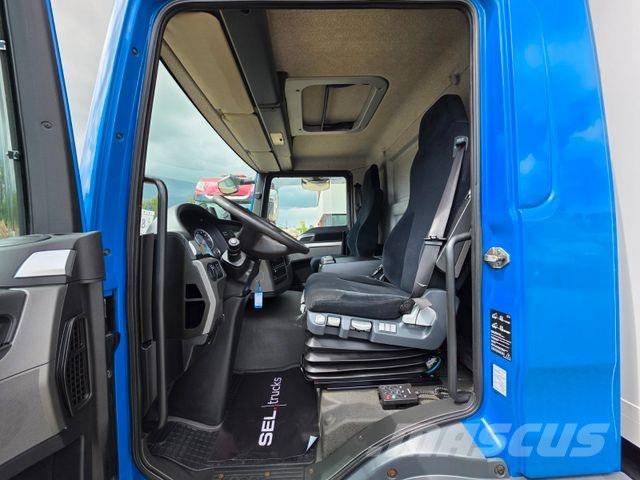 MAN TGL 12.220 4X2 BL / Ladebordwand Camiões de caixa fechada