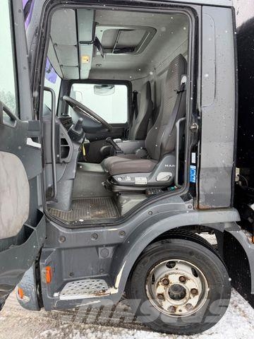 MAN TGL 12.240 4X2BL E3 BLATT LUFT LADEBORDWAND ABS Товарни камиони за напитки