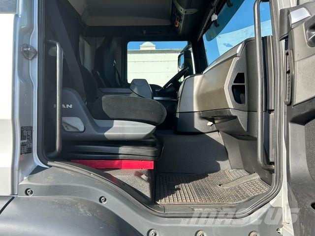 MAN TGS 26.320 / 6x2-4 / Lift Lenkachse / Euro 6 Pritschenwagen/Pritschenwagen mit Seitenklappe