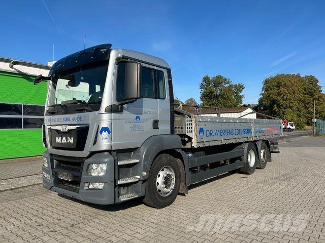 MAN TGS 26.320 / 6x2-4 / Lift Lenkachse / Euro 6 Pritschenwagen/Pritschenwagen mit Seitenklappe