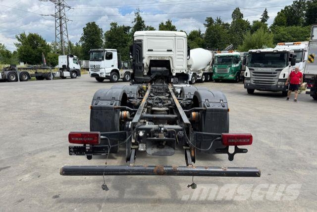 MAN TGS 26.440 6x2 شاحنات بمقصورة وهيكل