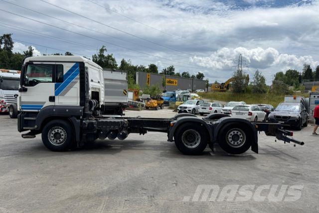 MAN TGS 26.440 6x2 شاحنات بمقصورة وهيكل