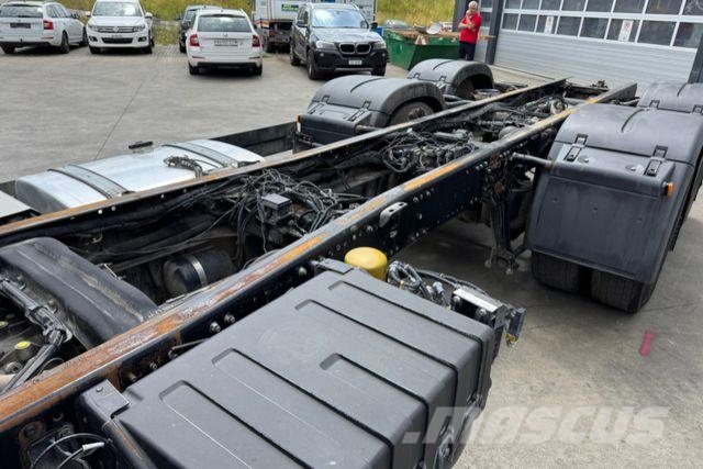 MAN TGS 26.440 6x2 شاحنات بمقصورة وهيكل