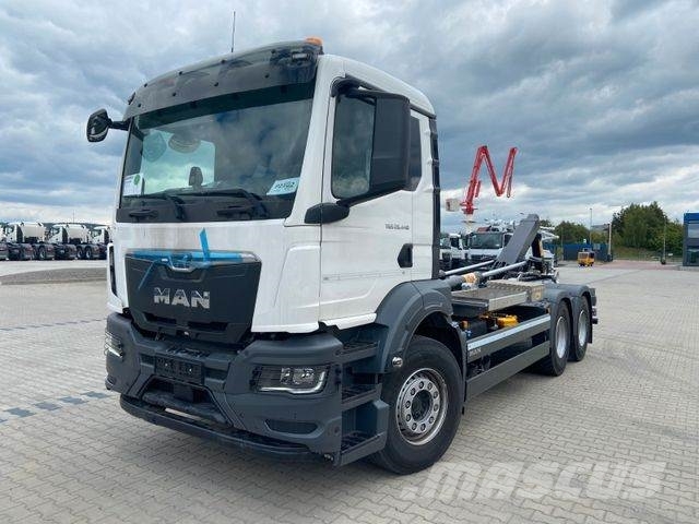 MAN TGS 26.440 6x4 Abrollkipper HYVA 20-60-S Камиони с кран с кука