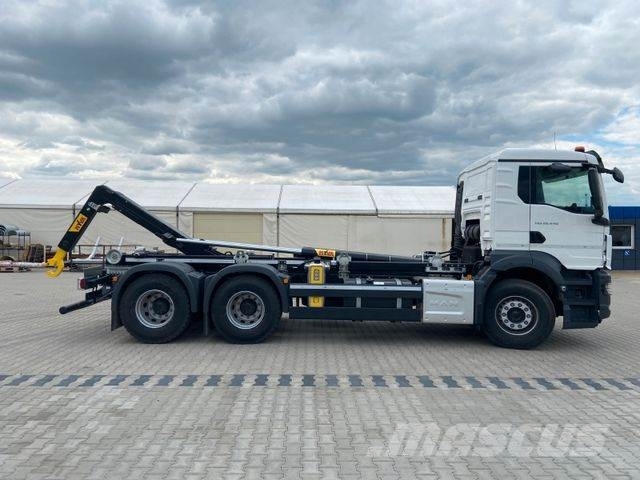 MAN TGS 26.440 6x4 Abrollkipper HYVA 20-60-S Камиони с кран с кука