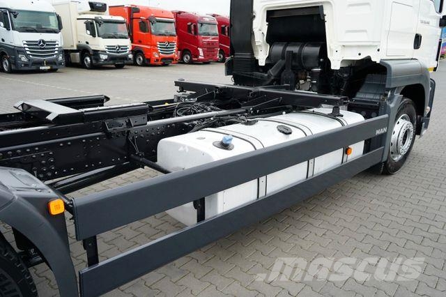 MAN TGS / 26.440 / E 5 / RETARDER / PEŁNY ADR / BDF Camiones con chasís y cabina