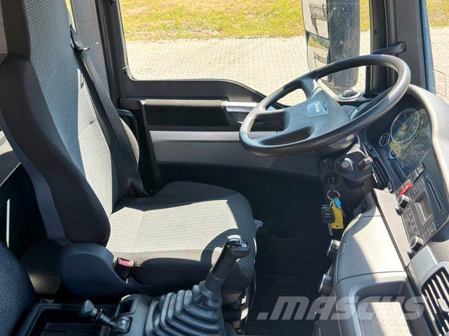 MAN TGS 26.440*Sattelzugmaschine + KRAN/FUNK * 6x6 Camiones grúa