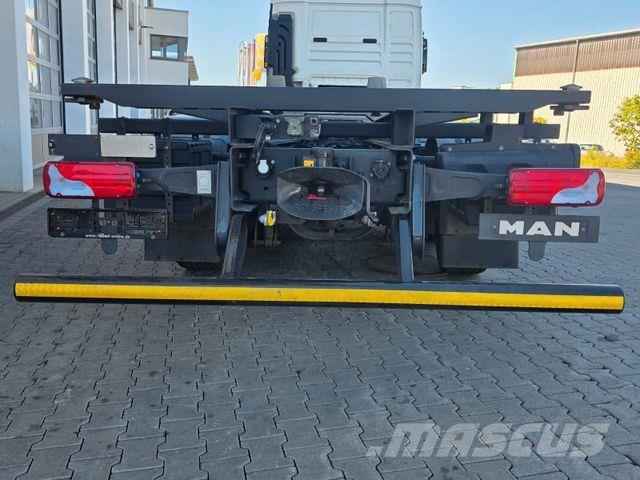 MAN TGX 26.360 6x2-2 LL BDF Fahrschule 5 Sitze AHK Chassis met cabine