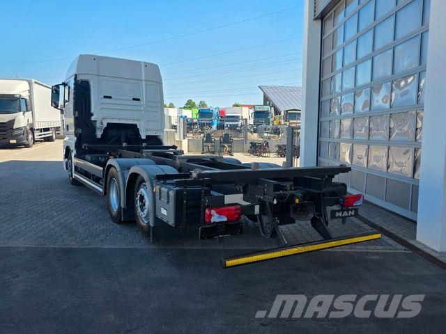 MAN TGX 26.360 6x2-2 LL BDF Fahrschule 5 Sitze AHK Chassis met cabine