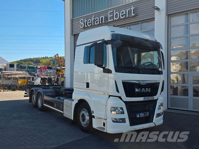 MAN TGX 26.360 6x2-2 LL BDF Fahrschule 5 Sitze AHK Chassis met cabine