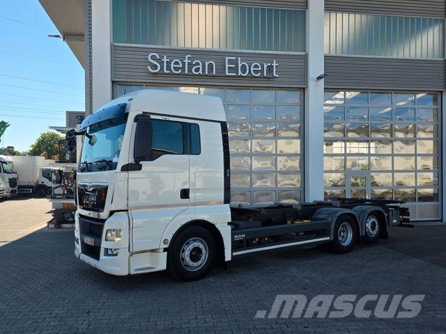 MAN TGX 26.360 6x2-2 LL BDF Fahrschule 5 Sitze AHK Chassis met cabine