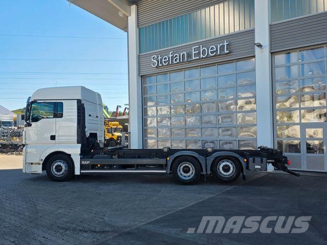 MAN TGX 26.360 6x2-2 LL BDF Fahrschule 5 Sitze AHK Chassis met cabine