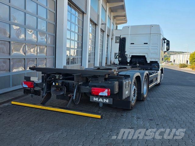 MAN TGX 26.360 6x2-2 LL BDF Fahrschule 5 Sitze AHK Chassis met cabine