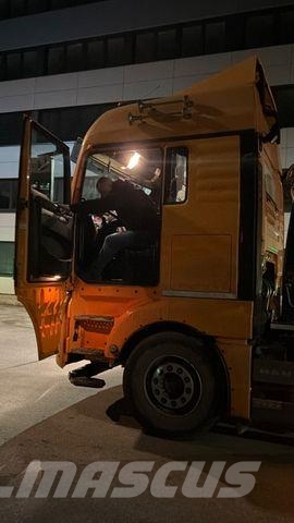 MAN TGX 26.440 6X2 Abrollkipper Blatt Luft Lift Ret. Камиони с кран с кука