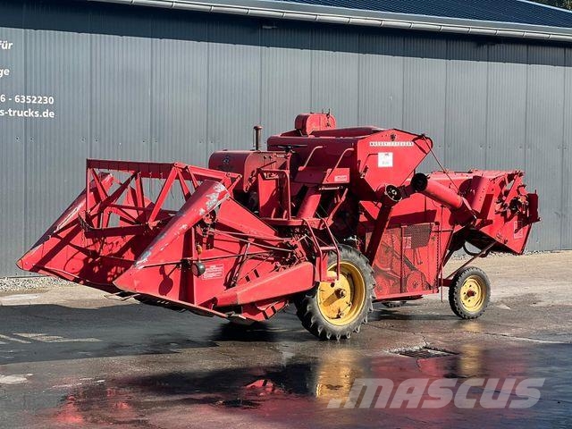 Massey Ferguson MF 30-6 Mähdrescher Oldtimer Θεριζοαλωνιστικές μηχανές