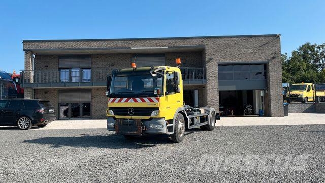 Mercedes-Benz 1318 1218 Abrollkipper 吊鉤式起重車