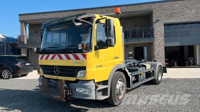Mercedes-Benz 1318 1218 Abrollkipper 吊鉤式起重車
