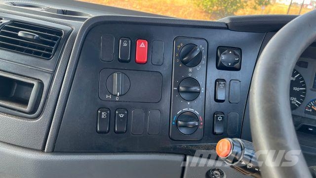 Mercedes-Benz 1318 1218 Abrollkipper 吊鉤式起重車