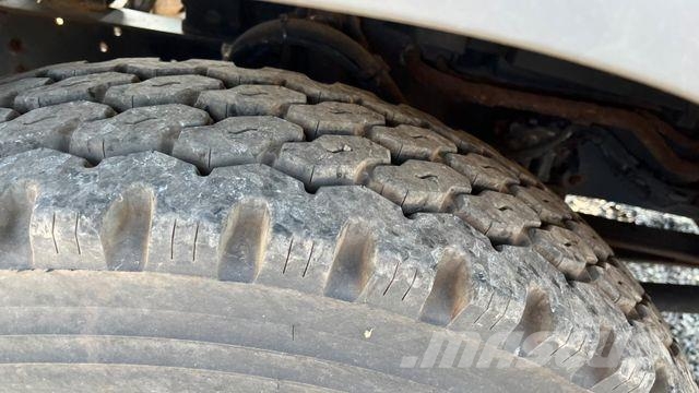 Mercedes-Benz 1318 1218 Abrollkipper 吊鉤式起重車