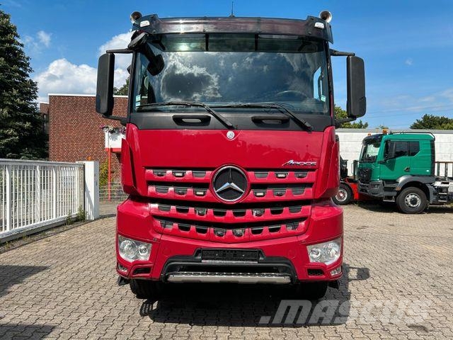 Mercedes-Benz 3248 Abroller mit HMF 2430 Kran + Greifer 8x4 Camiones elevadores de gancho
