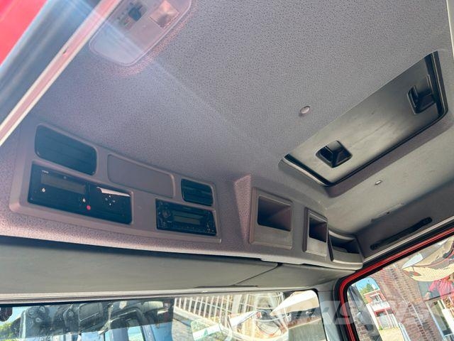 Mercedes-Benz 818 Atego mit Schlafkabine 5.2 Meter Pritsche L Camiones de caja de lona