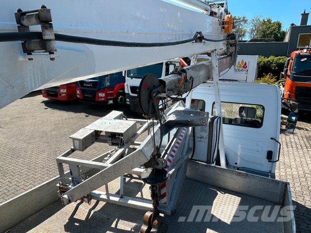 Mercedes-Benz 818 +Böcker AK 32-1200 Dachdeckerkran +Seilwinde Camiones grúa