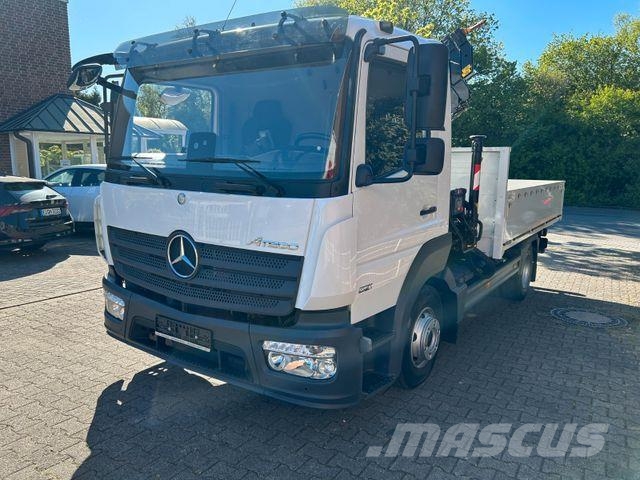 Mercedes-Benz 821 Atego Pritsche mit HIAB 066D Kran Camiones grúa