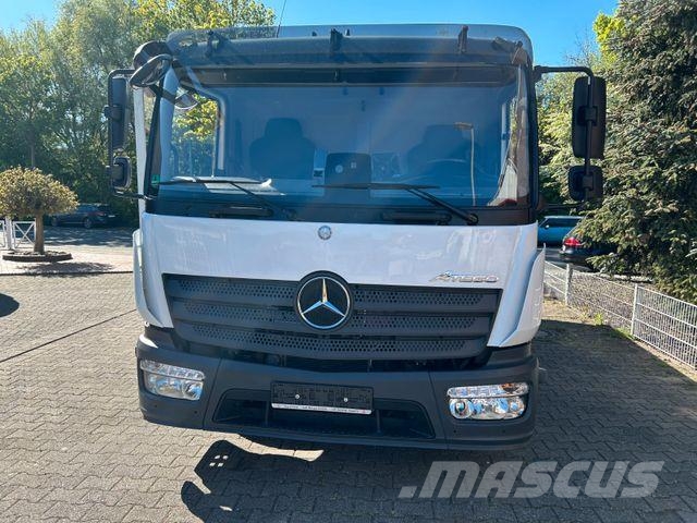 Mercedes-Benz 821 Atego Pritsche mit HIAB 066D Kran Camiones grúa