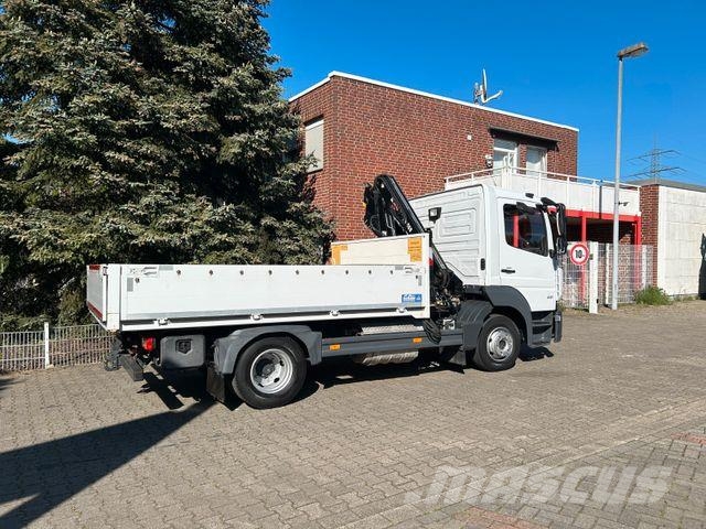 Mercedes-Benz 821 Atego Pritsche mit HIAB 066D Kran Camiones grúa